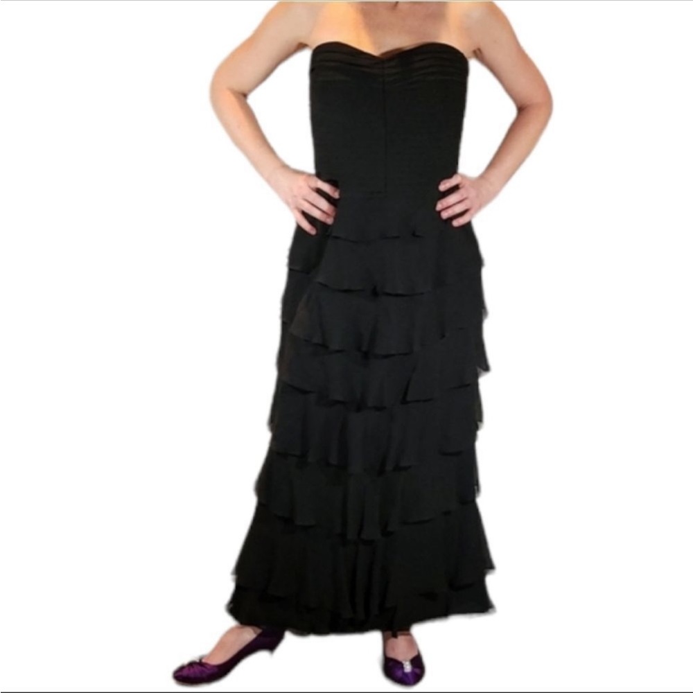 🚺 📐Kay Unger black strapless gown